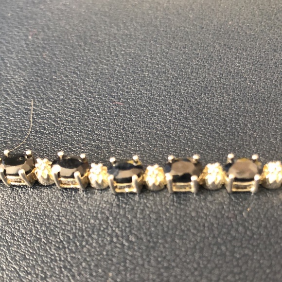 Sapphire tennis bracelet with silver crown beads - Picture 4 of 8